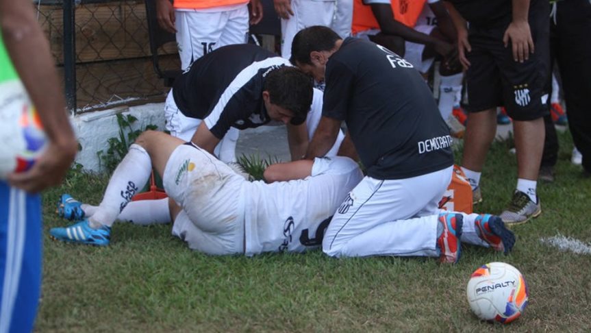 Σκύλος δάγκωσε παίκτη στο γήπεδο – ΒΙΝΤΕΟ – ΦΩΤΟ