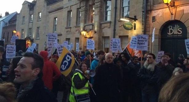Βρετανία – Διαδήλωση κατά της Μαρίν Λεπέν
