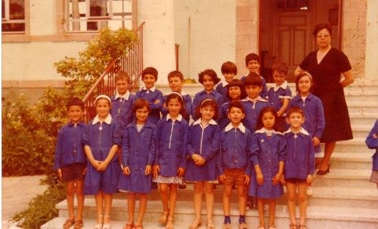 Σαν σήμερα αποχαιρετίσαμε τη μπλε σχολική ποδιά