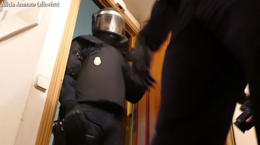 Ισπανία – Έξωση σε οικογένεια με ανήλικα παιδιά – ΒΙΝΤΕΟ