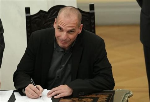 Βαρουφάκης: Οφείλουμε να παρατείνουμε τη δανειακή σύμβαση για μερικούς μήνες