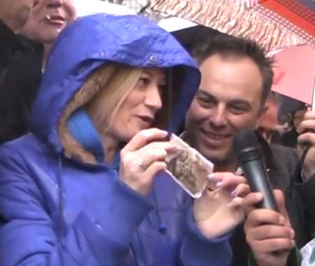 Η Ραχήλ παρέλαβε το “Ραχηλιάρικο” – ΒΙΝΤΕΟ