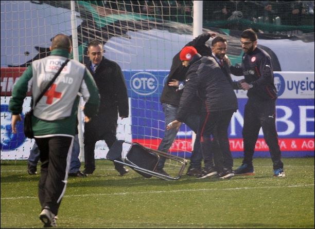 Οι χειρονομίες του Περέιρα και η εισβολή των οπαδών – ΒΙΝΤΕΟ