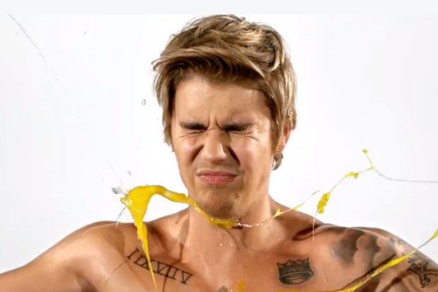 Επίθεση με αυγά στον Τζάστιν Μπίμπερ – ΒΙΝΤΕΟ