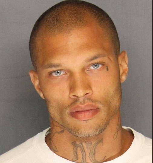 Ο κακοποιός που αγάπησαν τα κορίτσια μιλά για τις θαυμάστριές του – ΦΩΤΟ