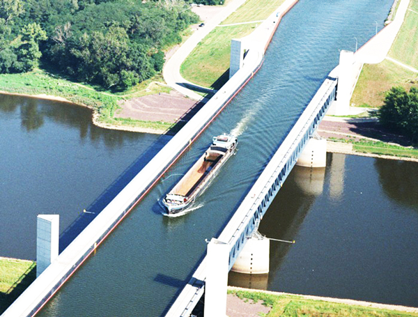 perierga.gr - Ένας ποταμός επάνω σε έναν... ποταμό!