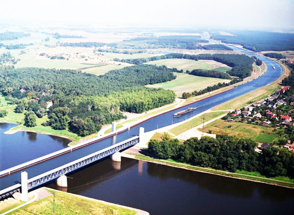 perierga.gr - Ένας ποταμός επάνω σε έναν... ποταμό!