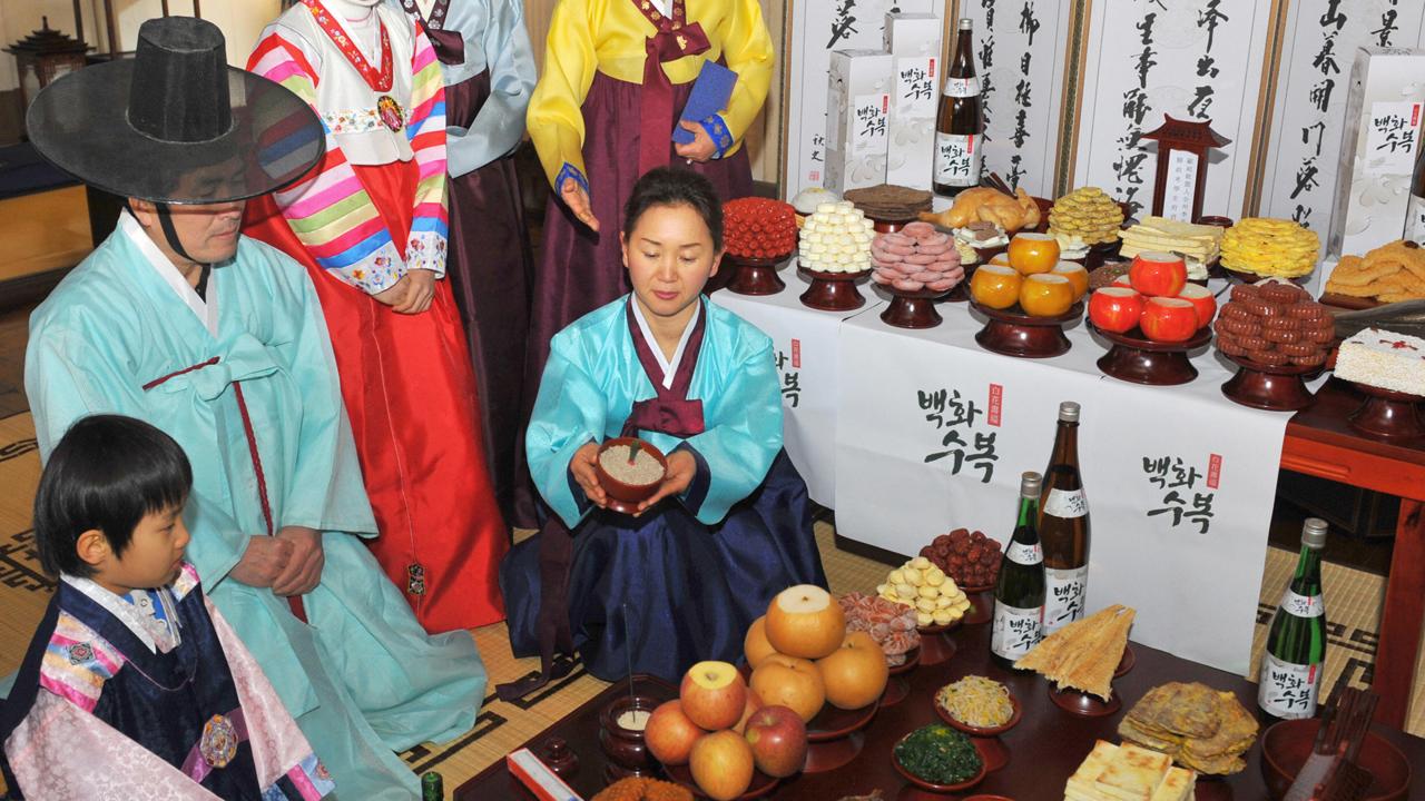 Lunar New Year, Chinese New Year, 2015, Year of the goat, Seollal, South Korea (Credit: Kim Jae-Hwan/Getty)