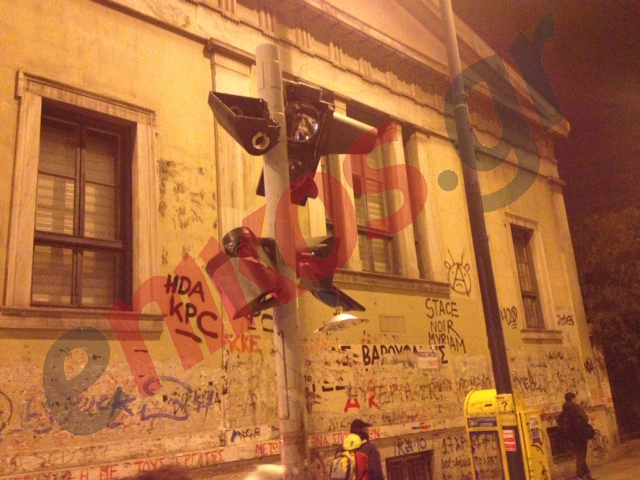 Έσπασαν τα φανάρια στην Πατησίων – ΦΩΤΟ