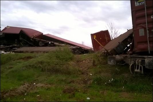 Οι πρώτες εικόνες από τον εκτροχιασμό του τρένου