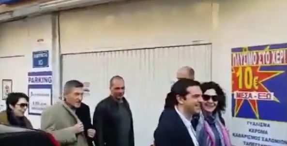 Η βόλτα του Πρωθυπουργού στο Παγκράτι – ΒΙΝΤΕΟ