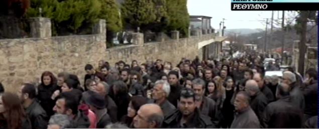 Πλήθος κόσμου στην κηδεία του Βαγγέλη Γιακουμάκη – ΒΙΝΤΕΟ