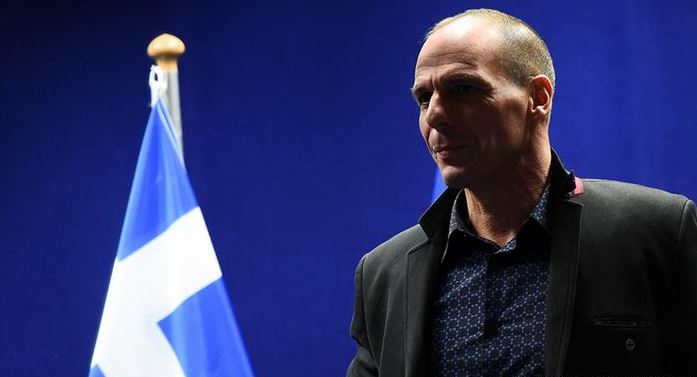 Η selfie του Βαρουφάκη με το προσωπικό του ΟΟΣΑ – ΦΩΤΟ