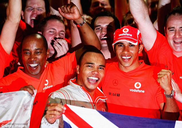 Lewis Hamilton celebrates his maiden F1 championship with brother Nicolas and dad Anthony in 2008