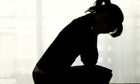 Μητέρα απειλεί να δώσει τέλος στη ζωή της