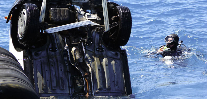 «Βουτιά» στη θάλασσα έκανε ΙΧ στην Ιχθυόσκαλα