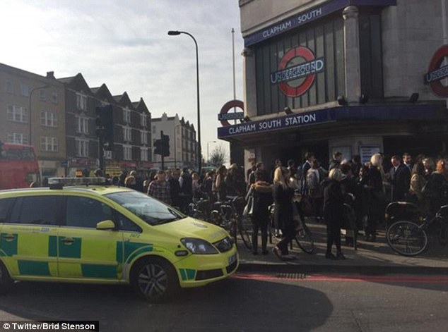 Κάτω από βαγόνι έπεσε γυναίκα στο Μετρό του Λονδίνου – ΦΩΤΟ