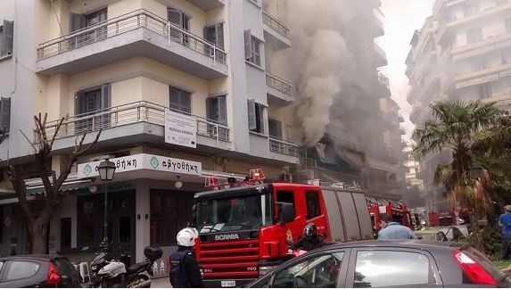 Φωτιά σε διαμέρισμα στο κέντρο της Θεσσαλονίκης – ΦΩΤΟ