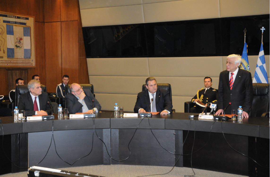 Το “δώρο” του Καμμένου στον Πρόεδρο της Δημοκρατίας – ΦΩΤΟ