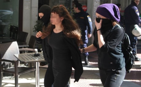 Αποφυλακίζεται η μητέρα των αδελφών Τσάκαλου