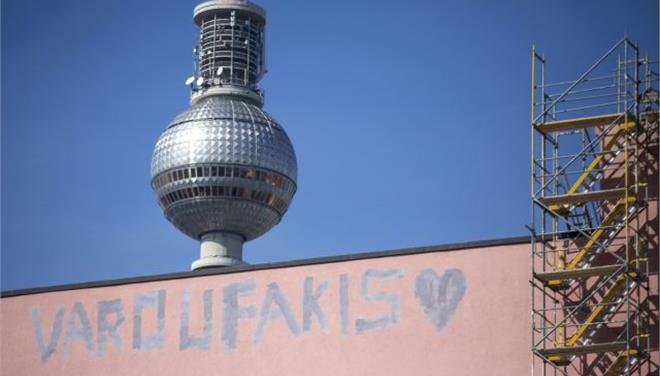 «Βαρουφάκη σ’ αγαπώ»: Ο… κρυφός θαυμαστής του υπουργού και το γκράφιτι στο Βερολίνο