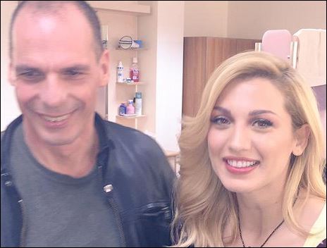 Ο Βαρουφάκης αγκαλιά με την Κωνσταντίνα Σπυροπούλου – ΦΩΤΟ