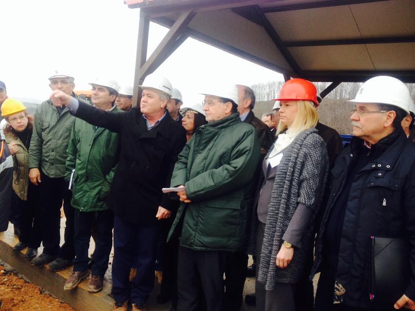 Τσίπουρο και μεζέδες για τον Λαφαζάνη και την Ραχήλ Μακρή – ΦΩΤΟ