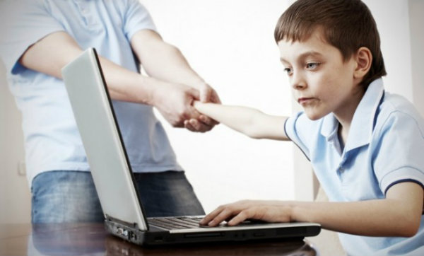 Εθισμός των παιδιών στο διαδίκτυο – Τα σημάδια και το αντίδοτο