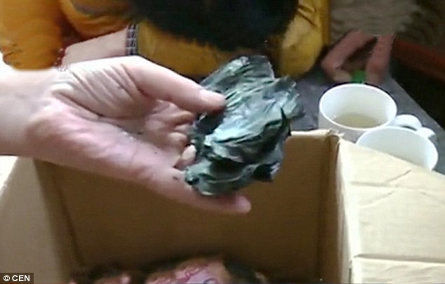Hao Bin stashed the money inside her stove, but forgot it was there and set fire to it while making tea