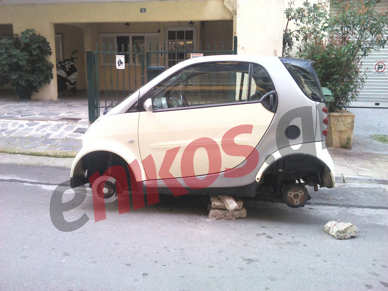 Βρήκε το ΙΧ του στον… “αέρα” – ΦΩΤΟ αναγνώστη