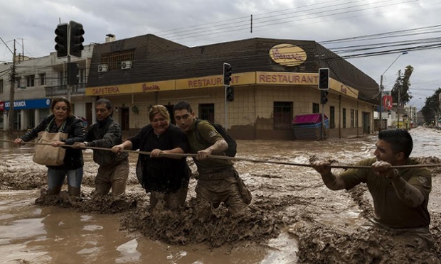 “Εικόνες καταστροφής” από τις πλημμύρες στην Ατακάμα – 10 νεκροί