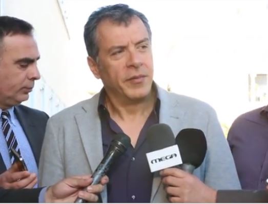 Συνάντηση με τον Τσίπρα ζητά ο Θεοδωράκης