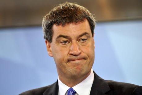 Σέντερ: Το ψέμα του Βαρουφάκη για τη χειρονομία κλονίζει την αξιοπιστία της Αθήνας