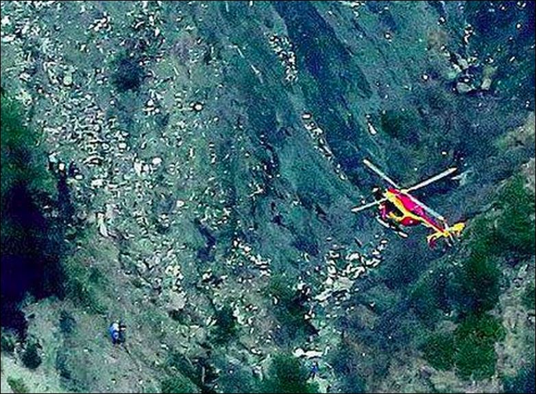 Νέες ΦΩΤΟ από τα συντρίμμια του Airbus