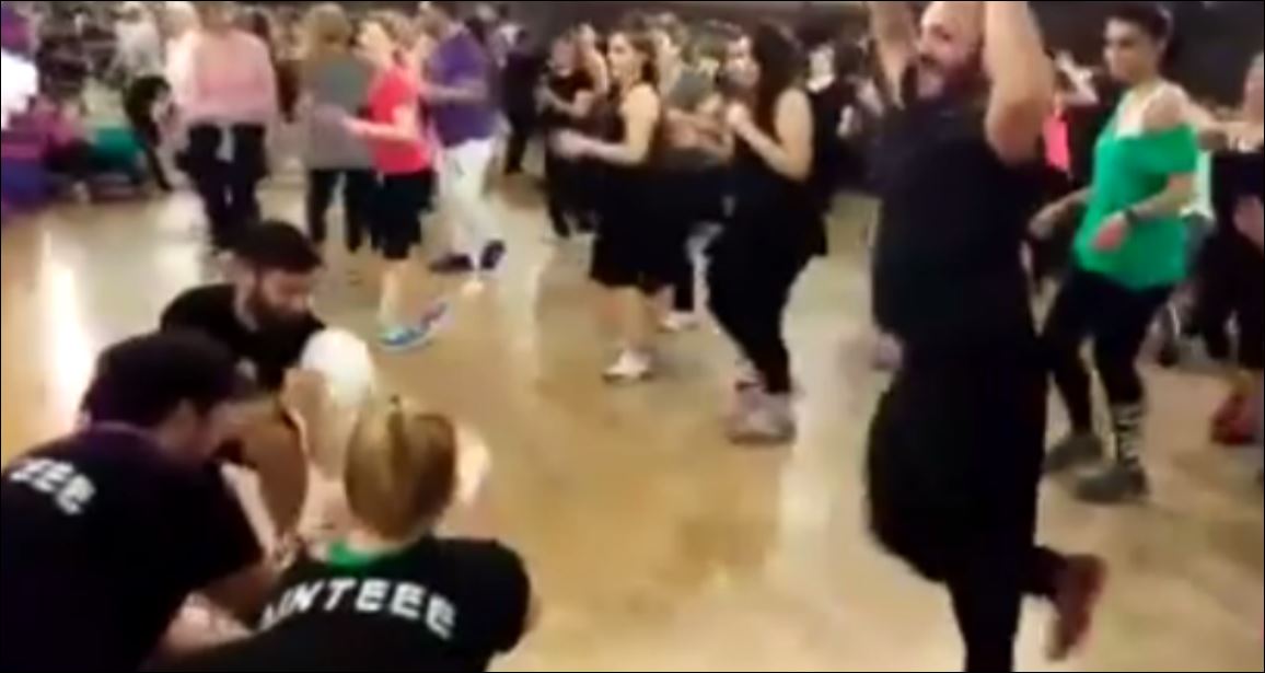 Ο γυμναστής που κάνει πρόγραμμα με τσιφτετέλι και σπασμένα πιάτα – ΒΙΝΤΕΟ