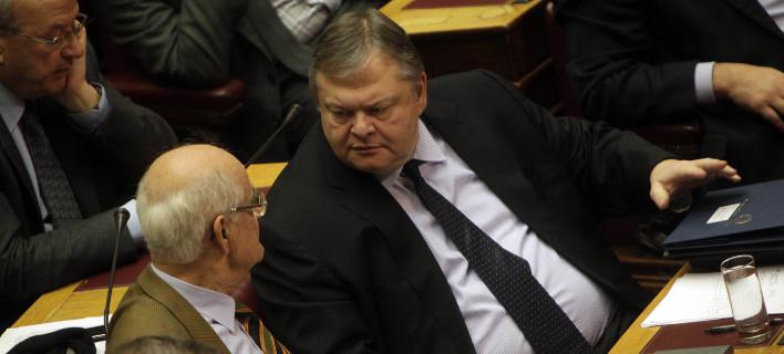 Σφοδρή επίθεση του Κακλαμάνη στον Βενιζέλο