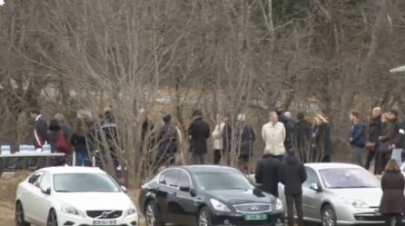 Οι συγγενείς των θυμάτων στον τόπο της συντριβής – ΒΙΝΤΕΟ