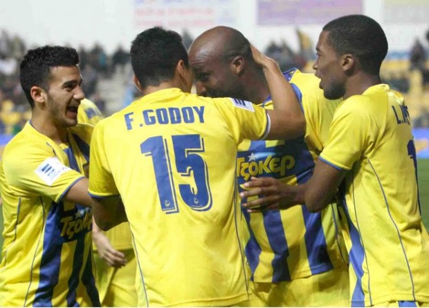 Το πανό κατά της βίας στο Αγρίνιο – ΦΩΤΟ