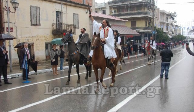 Παρέλαση με… άλογα στη Στυλίδα – ΦΩΤΟ – ΒΙΝΤΕΟ