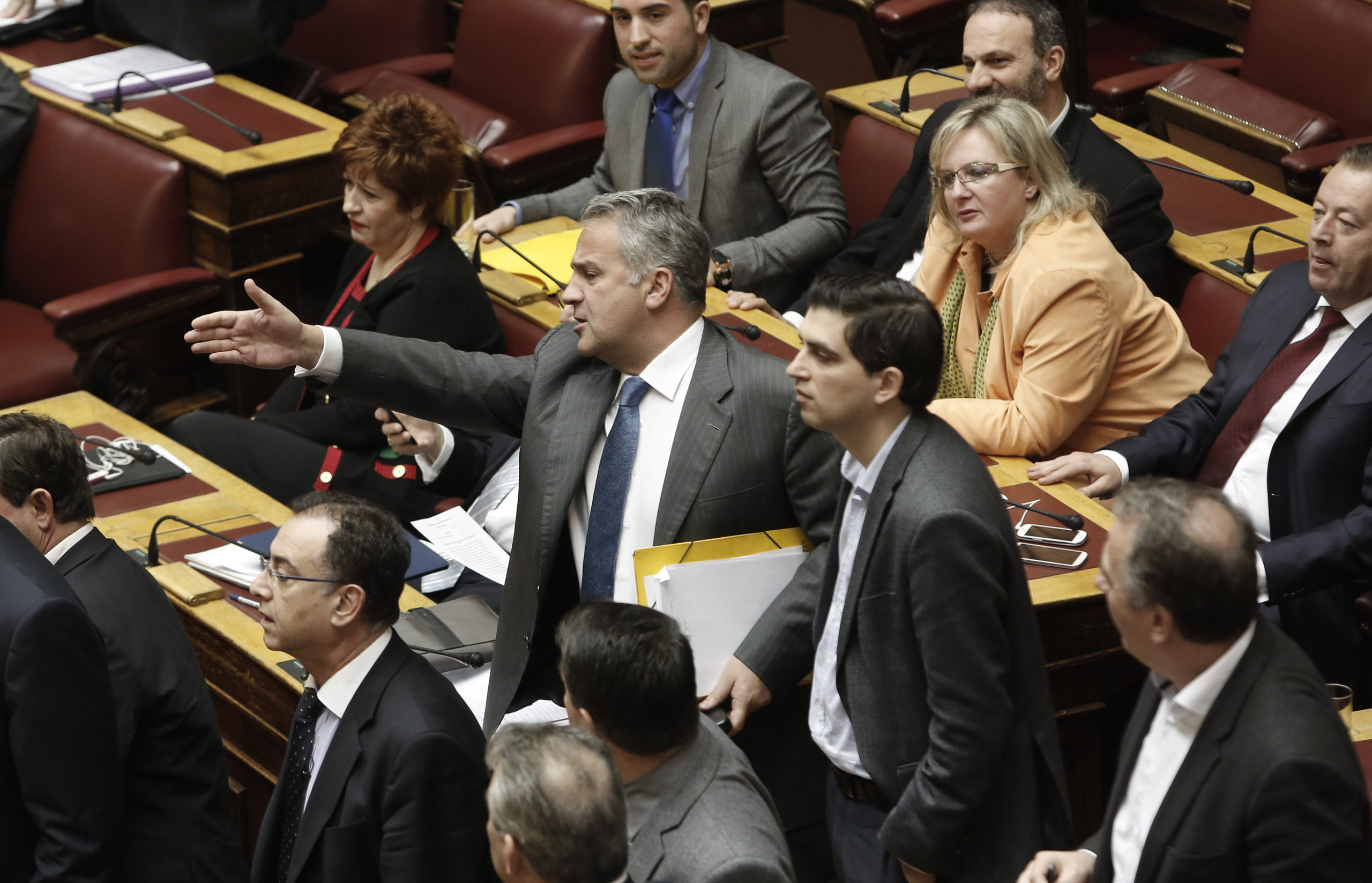 Το επεισόδιο ανάμεσα στην Κωνσταντοπούλου και τους βουλευτές της ΝΔ – ΦΩΤΟ