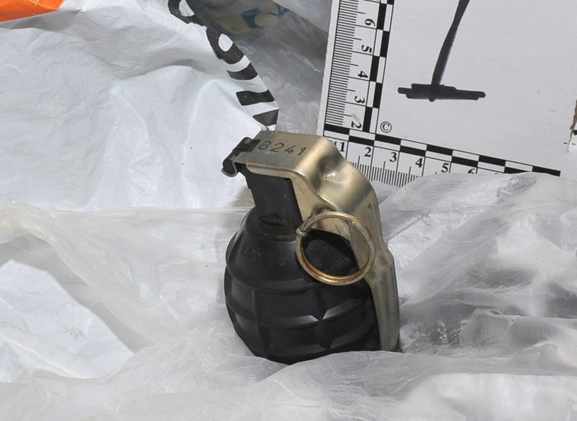 Ληστές με χειροβομβίδα και εκρηκτικά – ΦΩΤΟ