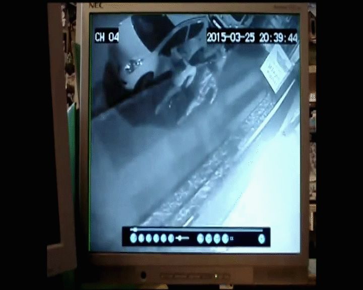 Η επίθεση στον γιατρό που υπερασπίστηκε τους μετανάστες – ΒΙΝΤΕΟ