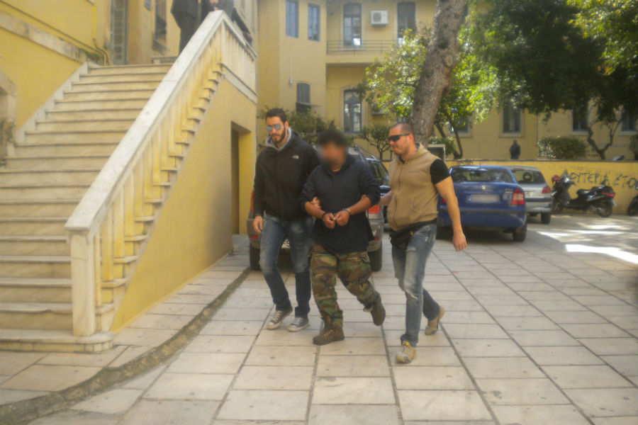 Προθεσμία να απολογηθεί πήρε ο 50χρονος που πυροβόλησε τους αστυνομικούς