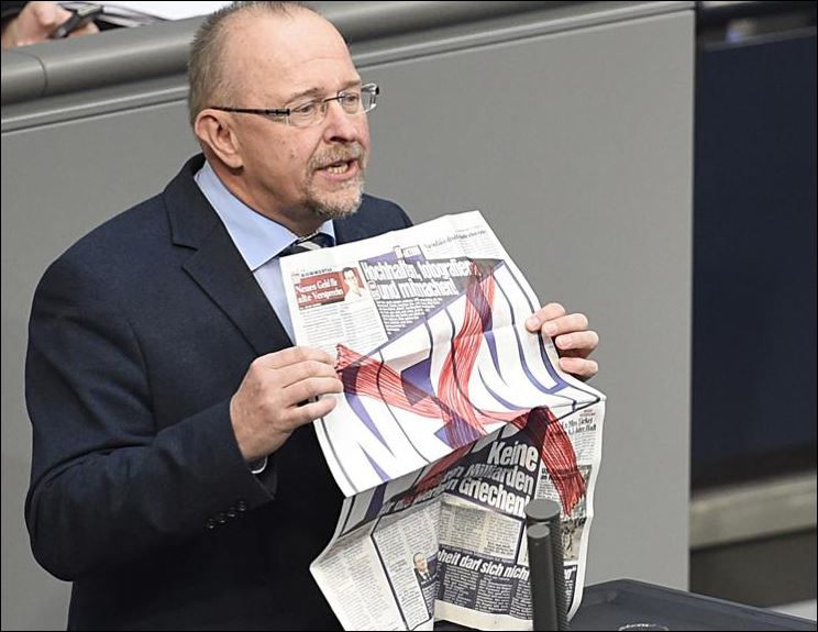 Ο Γερμανός βουλευτής που επιτέθηκε στην Bild