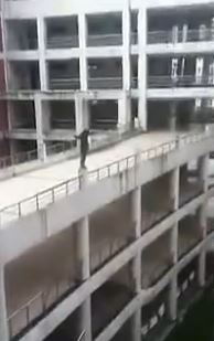 Κατέγραψε στο κινητό την αυτοκτονία συμμαθητή του – ΒΙΝΤΕΟ