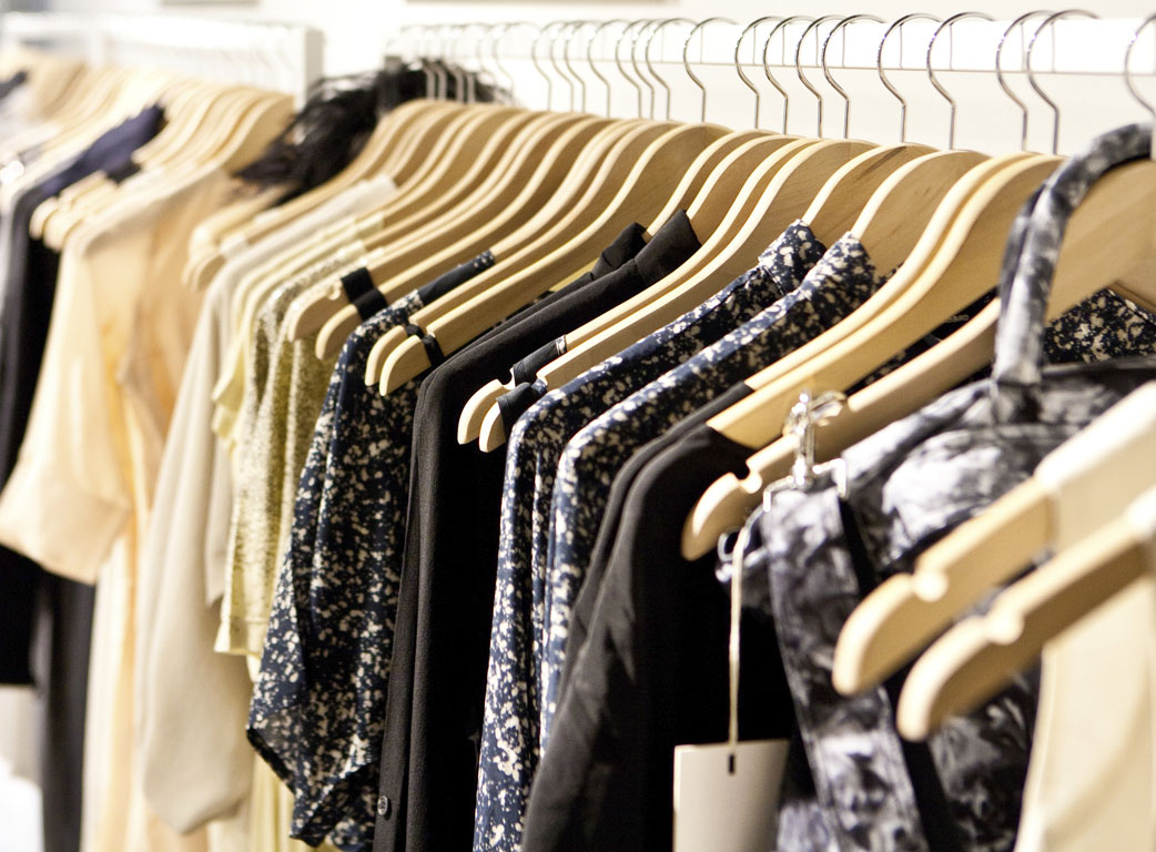 Συνελήφθη 30χρονη που πουλούσε απομιμήσεις προϊόντων