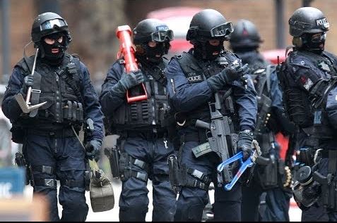 Συνεργασία στρατού και αστυνομίας στη Βρετανία εναντίον της τρομοκρατίας;