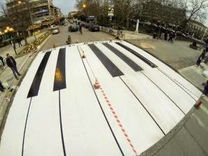 Η πρωτότυπη “μουσική” διάβαση στα Τρίκαλα – ΦΩΤΟ