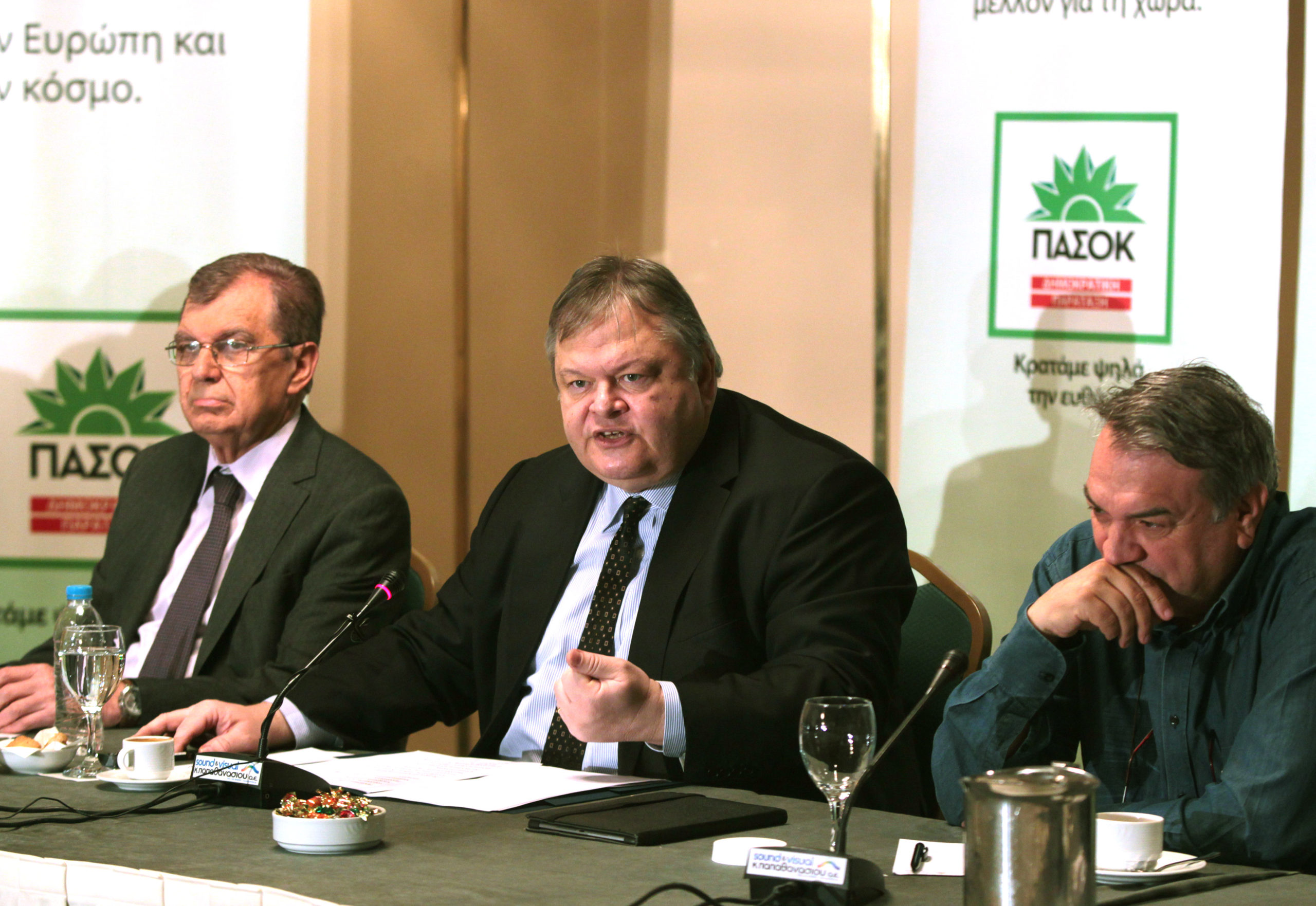 Βενιζέλος: Επικίνδυνο φλερτ με το πιστωτικό γεγονός