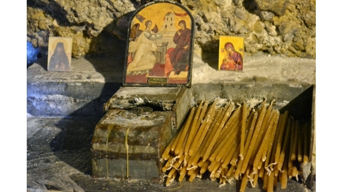 Δεν τους έφταναν οι τσάντες, λεηλατούσαν και εκκλησίες